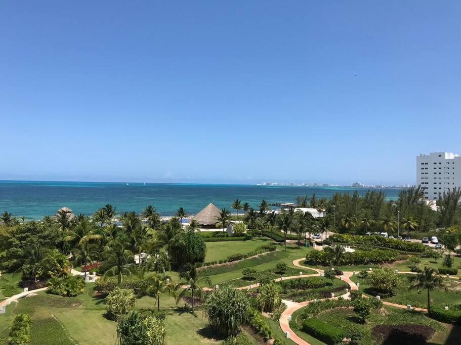 Punta Me Luxury Apartments Ocean View & Beach Front In Amara Cancún Exteriör bild