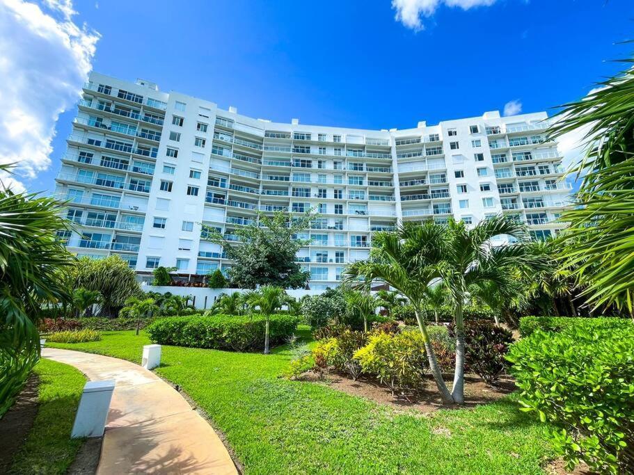 Punta Me Luxury Apartments Ocean View & Beach Front In Amara Cancún Exteriör bild